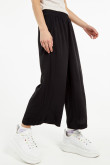 Pantalón negro culotte con elástico y bota ancha corta