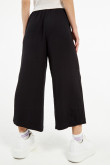 Pantalón negro culotte con elástico y bota ancha corta