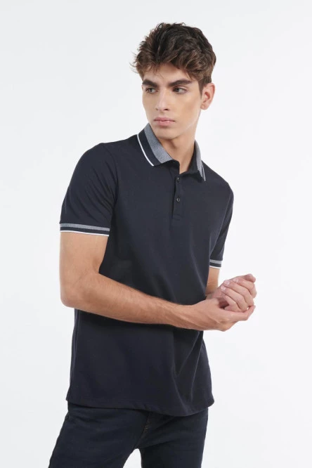 Camiseta polo unicolor con manga corta y acabados tejidos