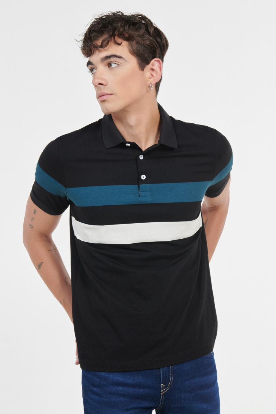 Camiseta unicolor tipo polo con rayas en contraste estampadas