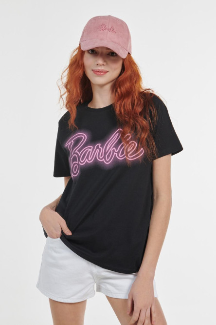 Camiseta negra con estampado rosado de Barbie y manga corta