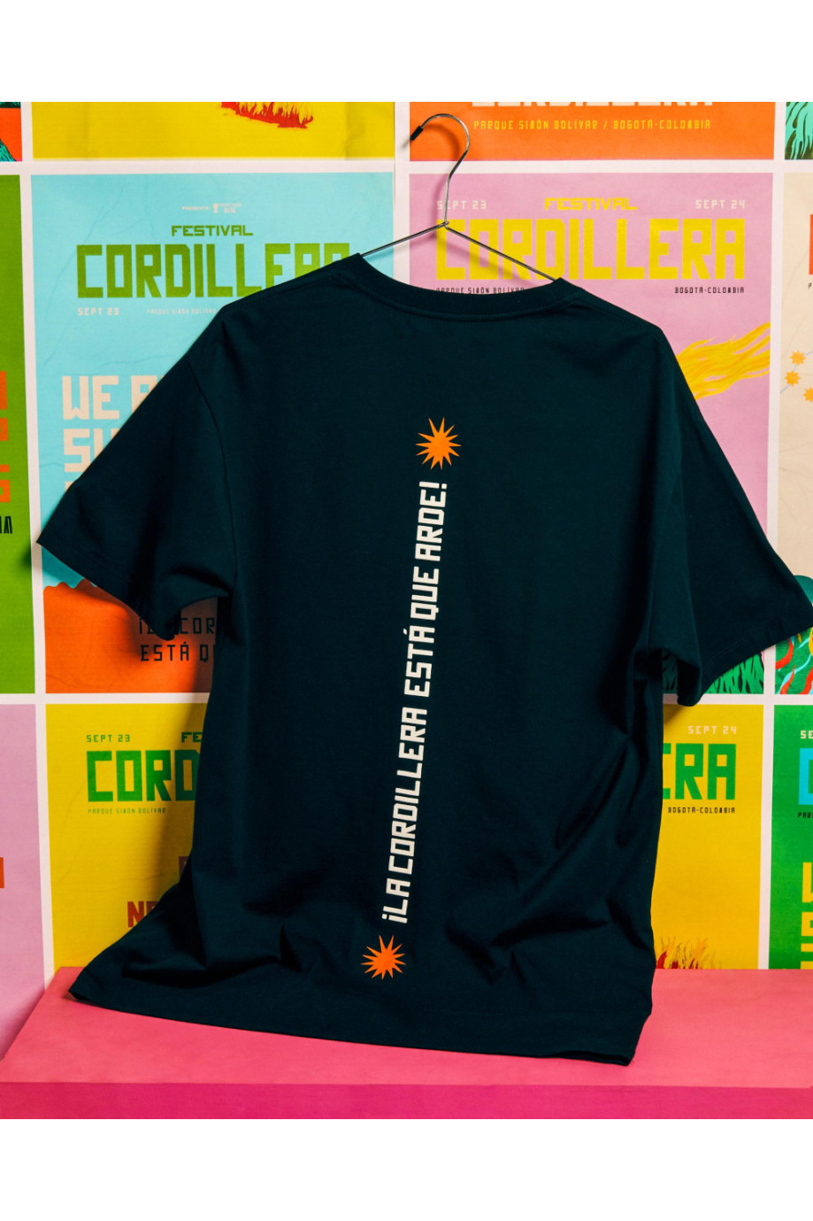 Camiseta oversize negra con diseños del Festival Cordillera