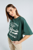 Camiseta oversize verde oscura crop top con texto college de California