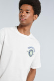 Camiseta manga corta crema con estampado college en el pecho
