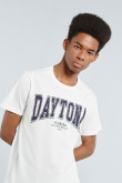 Camiseta crema con diseño college de Daytona y manga corta
