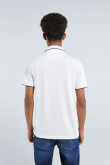 Camiseta blanca tipo polo con puntos negros y manga corta