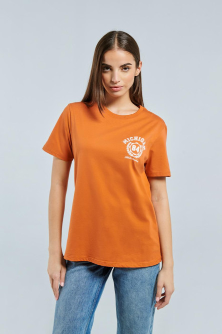 Camiseta naranja con manga corta y texto college de Michigan