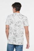 Camiseta unicolor con diseños de rostros y manga corta