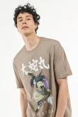 Camiseta cuello redondo kaki oscura con diseño de Naruto