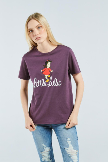 Camiseta morada cuello redondo y diseño de la pequeña Lulú