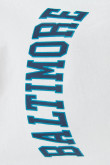Camiseta crema clara crop top con texto college de Baltimore en frente