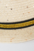 Sombrero Panamá crema claro con lazo decorativo y diseños de manchas