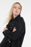 Chaqueta de jean negra oversize con bolsillos cuadrados y cuello camisero