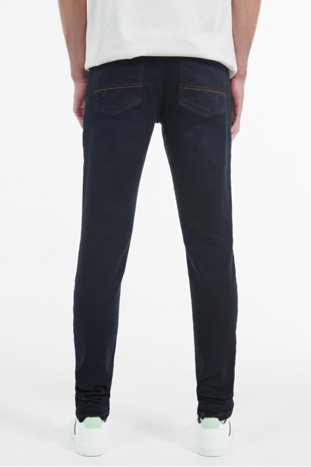 Jean tiro bajo skinny azul intenso con bolsillos y costuras en