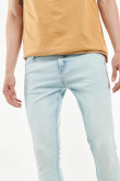 Jean azul súper skinny ajustado con tiro bajo y bolsillos
