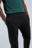 Pantalón unicolor jogger con bolsillos y puños en rib