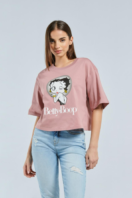 Camiseta oversize crop top rosada con diseño de Betty Boop