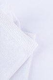 Medias blancas tobilleras con texturas y bordado de la Pantera Rosa