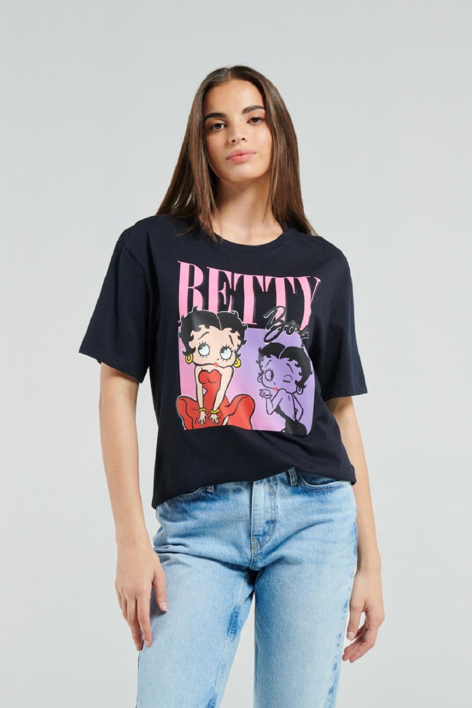 Camiseta oversize azul intensa con cuello redondo y diseño de Betty Boop