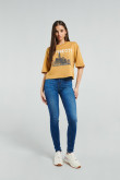 Camiseta crop top kaki oversize con diseño college de NY