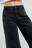 Jean gris oscuro tipo culotte con tiro alto y bota ancha corta
