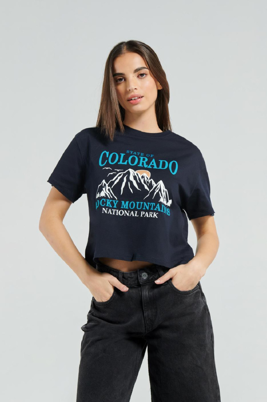 Camiseta azul intensa crop top con diseño college de Colorado