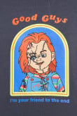 Camiseta gris intensa crop top con arte de Chucky en frente