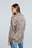 Blusa manga larga kaki clara con diseño animal print