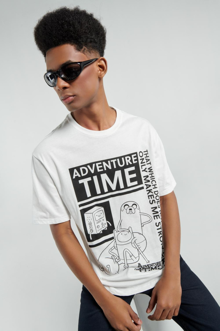 Camiseta crema clara con diseño de Hora de Aventura y manga corta oversize