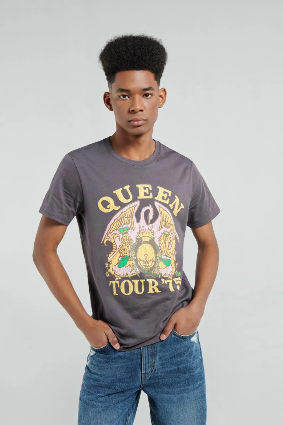 Camiseta cuello redondo gris con diseño de Queen en frente