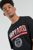 Camiseta negra con manga corta y diseño college de Harvard