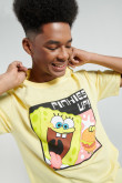 Camiseta amarilla clara con manga corta y diseño de Bob Esponja