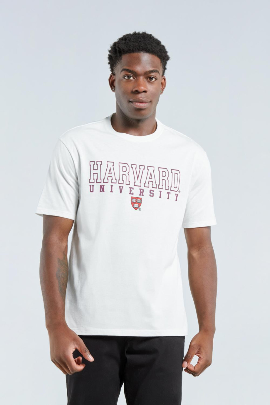 Camiseta cuello redondo crema clara con diseño college de Harvard