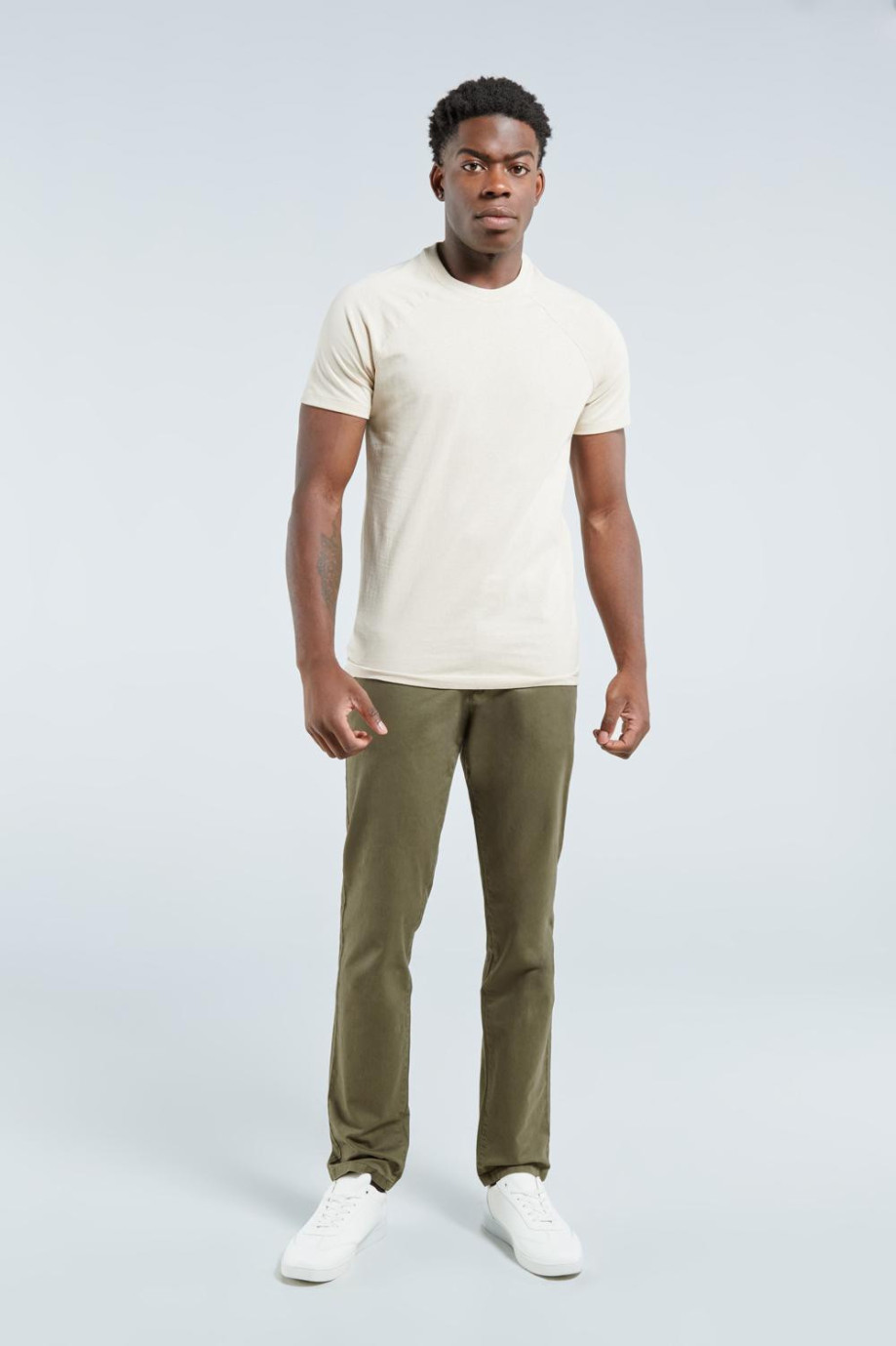 Camiseta kaki clara en algodón con manga ranglan corta