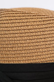 Sombrero kaki oscuro tipo fedora con ala plana y cinta negra