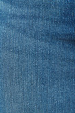Jean jegging azul claro con costuras en contraste y tiro súper alto