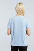 Camiseta manga corta azul clara con diseño en frente de Osos Escandalosos