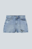 Short azul claro en jean con rotos delanteros y tiro alto