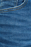 Short en jean azul medio con doblez en bordes y cierre con botones