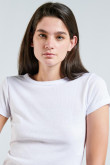Camiseta unicolor con texturas de canal, manga corta y cuello redondo
