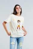 Camiseta crema con diseño de Betty Boop y cuello redondo