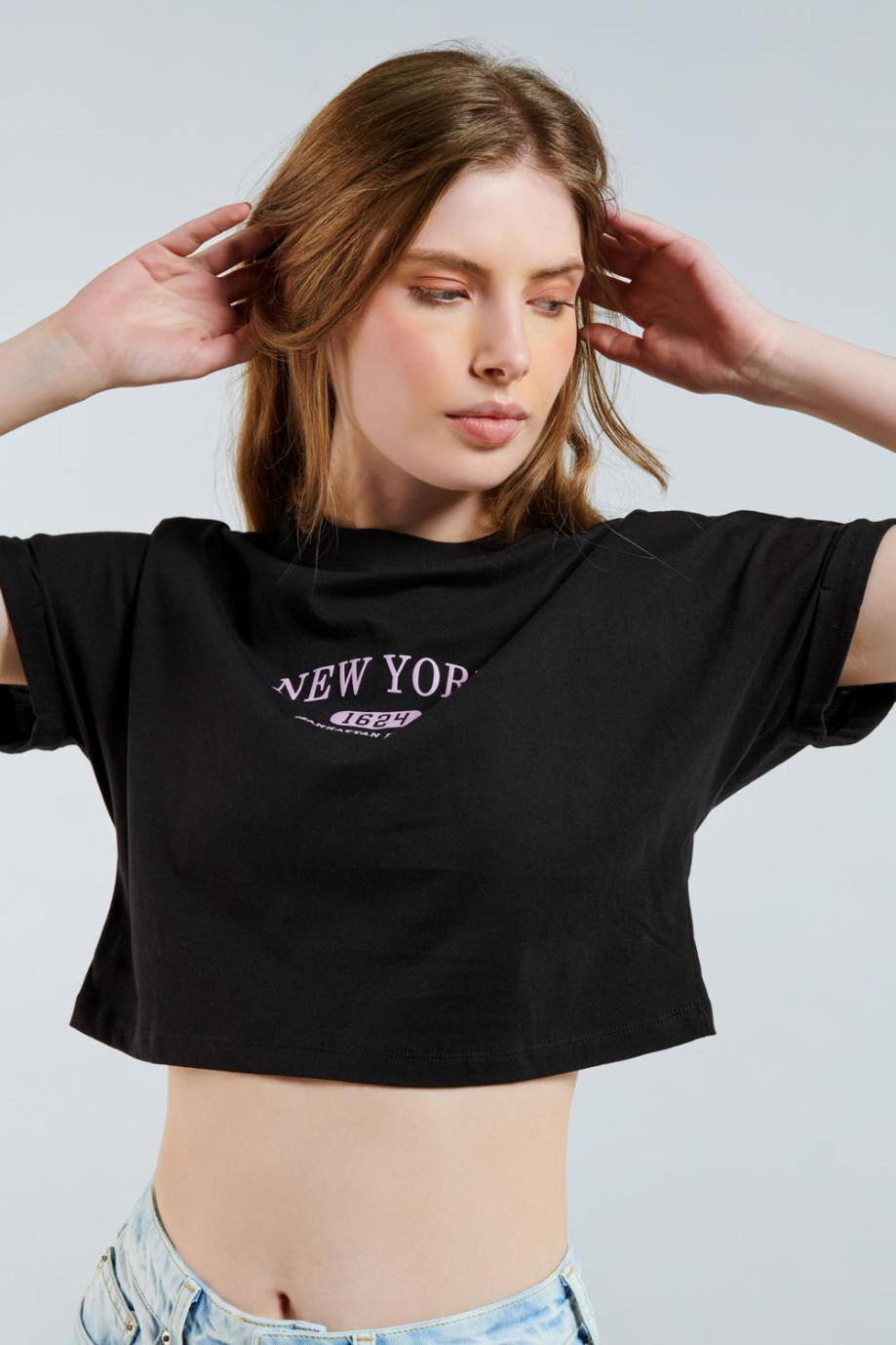 Camiseta crop top oversize negra en algodón con diseño college de New York