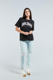 Camiseta en algodón negra con manga corta y diseño college