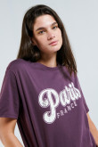 Camiseta morada con cuello redondo y diseño college de París