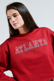 Buzo crop top rojo intenso con diseño college de Atlanta