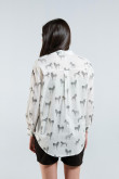 Blusa manga larga crema clara con diseños de cebras