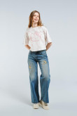 Camiseta crop top oversize con estampado en frente de Hello Kitty