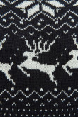 Suéter azul con cuello redondo y diseños navideños blancos