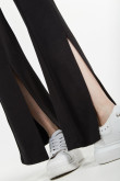 Pantalon moda, flare con abertura en bota, tiro alto.