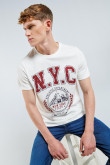 Camiseta manga corta crema con diseño college rojo de NYC